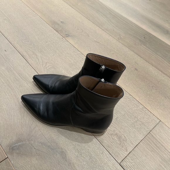 Alumnae black leather booties. Worn once indoors - Picture 2 of 5
